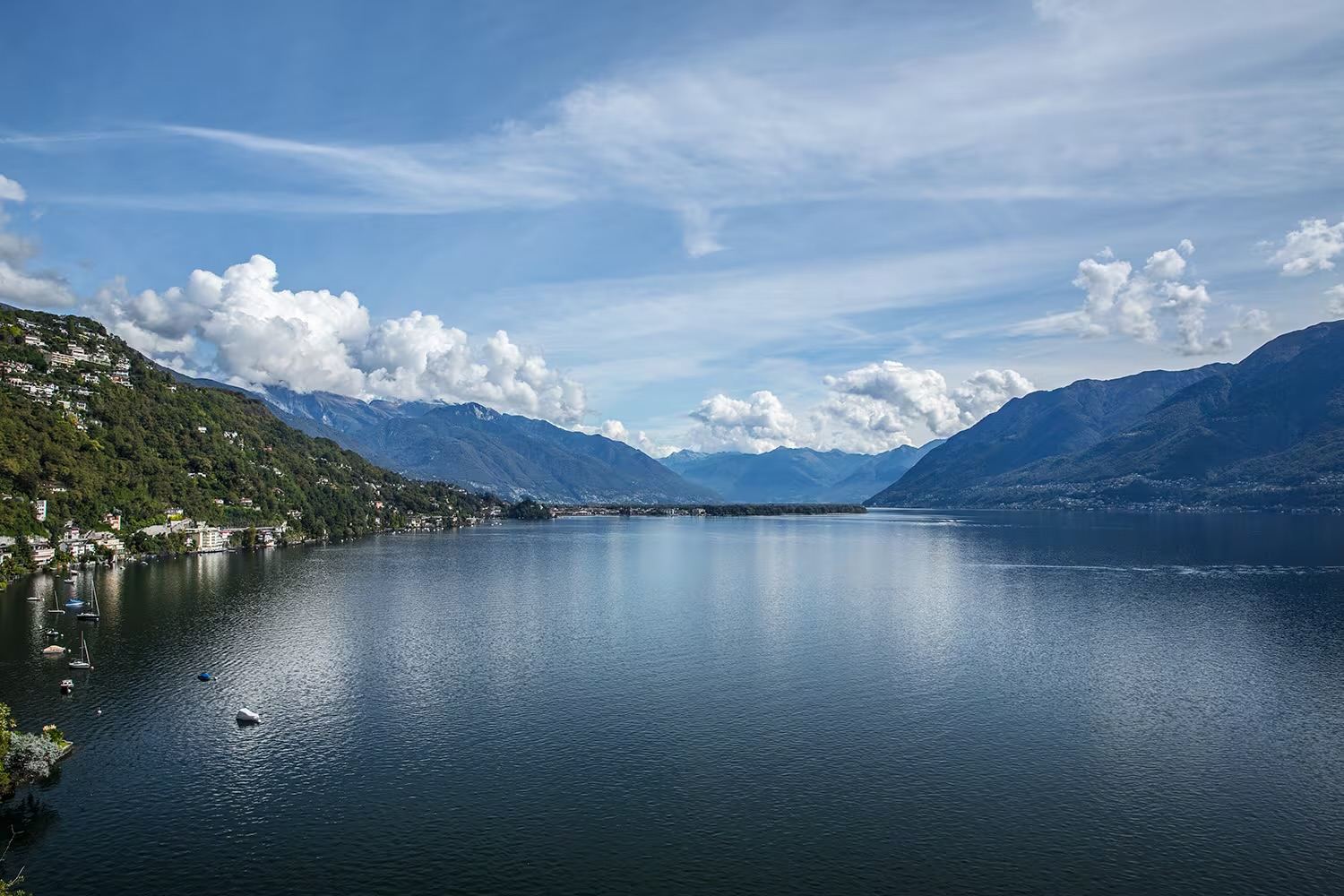 Sicht von der Casa Rondine auf Ascona und die Brissago-Inseln